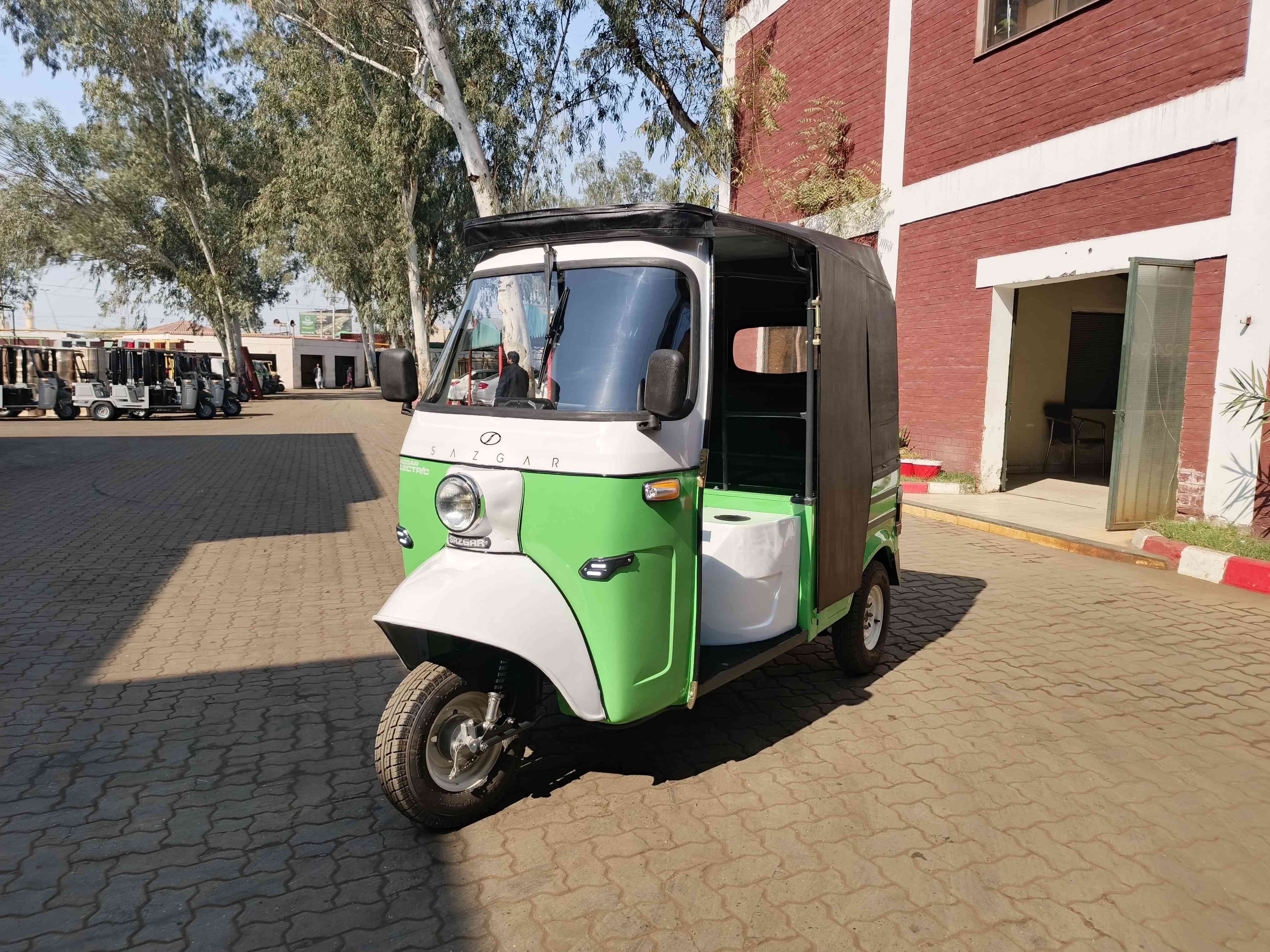 Modern EV Rickshaw